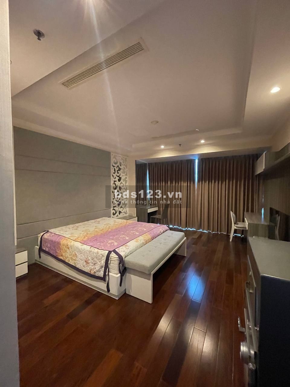 Cho thuê căn hộ cao cấp 3PN 156m2 tại Vincom Đồng Khởi view đẹp - giá chỉ 78,5tr/tháng.