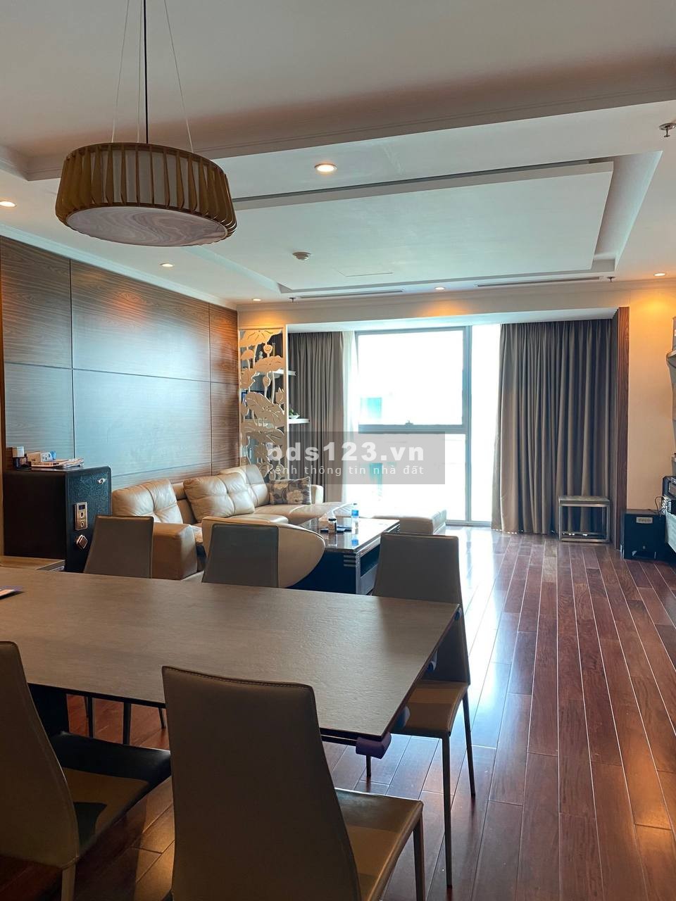 Cho thuê căn hộ cao cấp 3PN 156m2 tại Vincom Đồng Khởi view đẹp - giá chỉ 78,5tr/tháng.