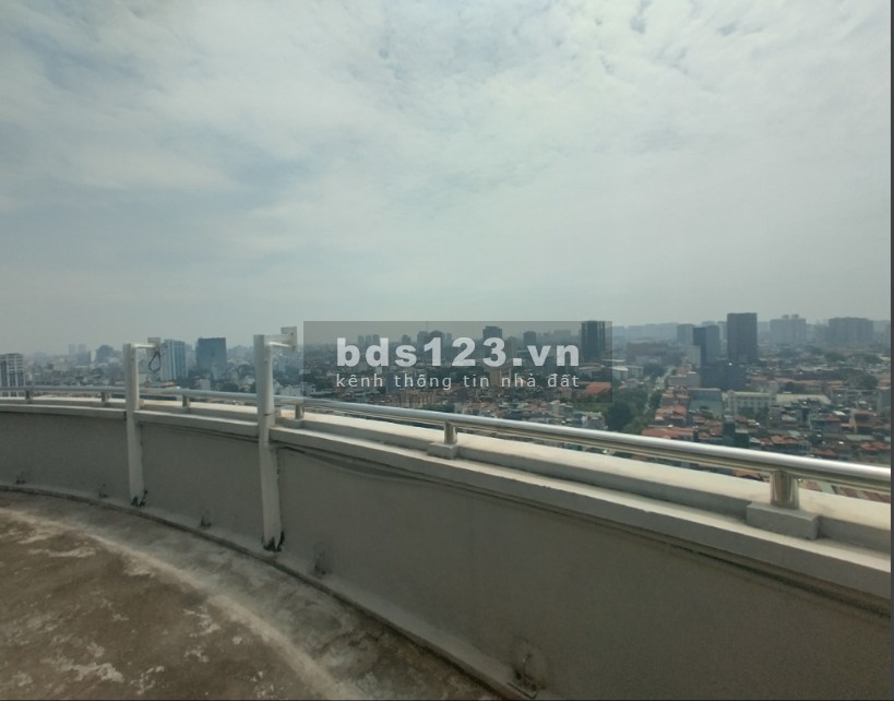 Mặt bằng sàn và ban công Rooftop. Tổng 650m2 cho thuê mọi mô hình Bar, nhà hàng. Thái Hà