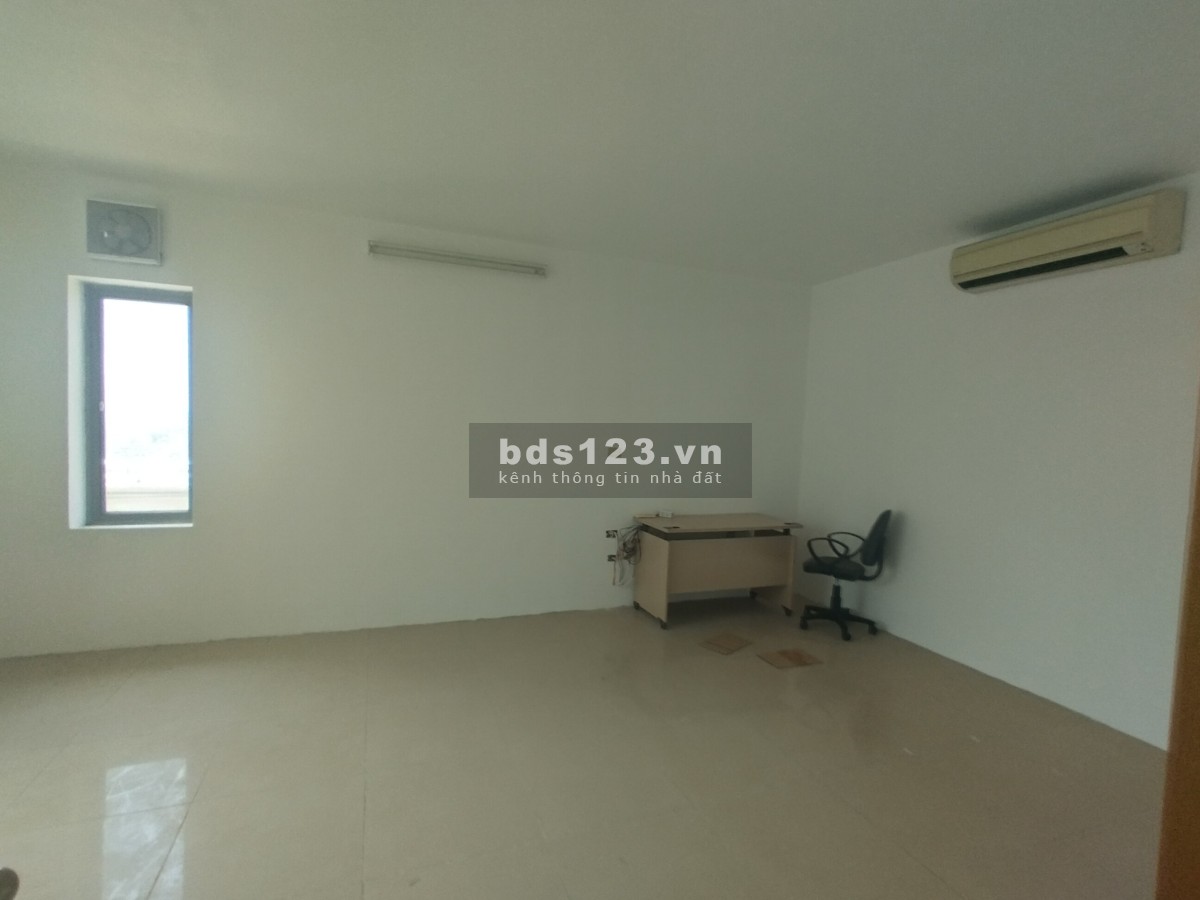 Mặt bằng sàn và ban công Rooftop. Tổng 650m2 cho thuê mọi mô hình Bar, nhà hàng. Thái Hà