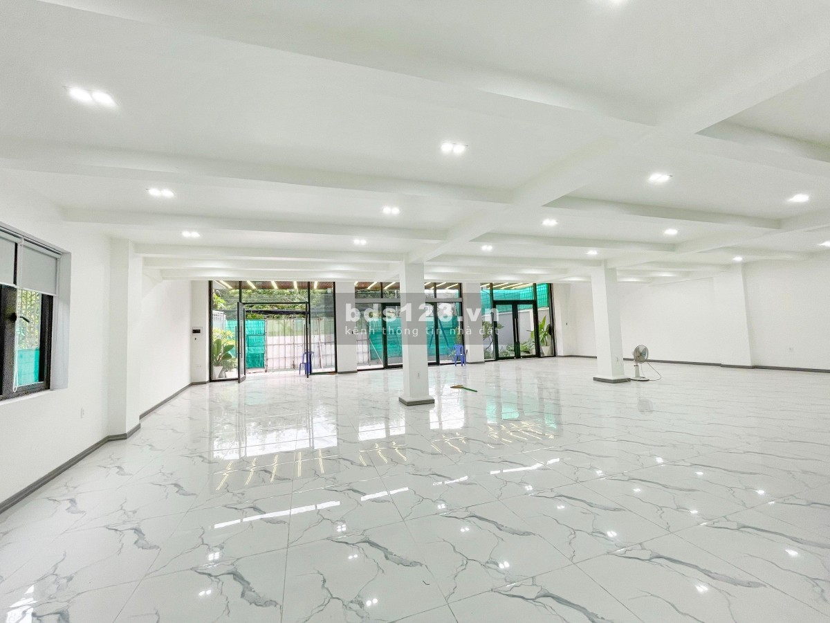 Chính chủ cho thue toà nhà 15x20m 330 Nguyễn Thị Thập Quận 7