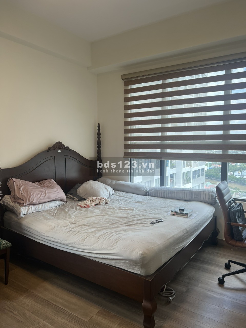 Cần bán gấp căn hộ 3PN full nội thất view Đông Nam The Sun Avenue, Quận 2