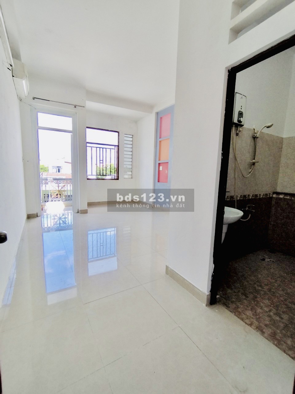 Cho thuê phòng trọ giá rẻ có máy lạy Bancol lớn - Ngay Trung Mỹ Tây - Quận 12