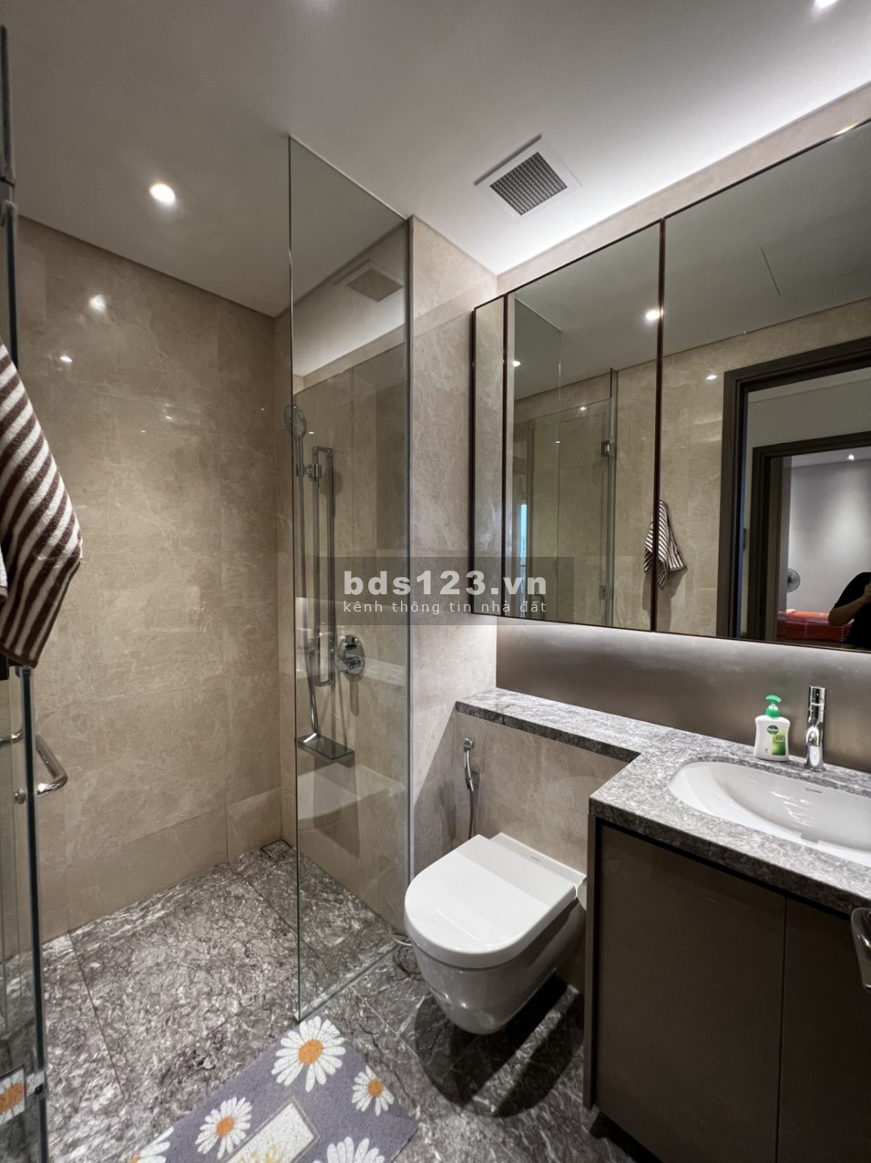 [English below] Cho thuê căn hộ cao cấp 1PN Full NT (48m2) tại The Marq giá chỉ 31,000,000tr/tháng.