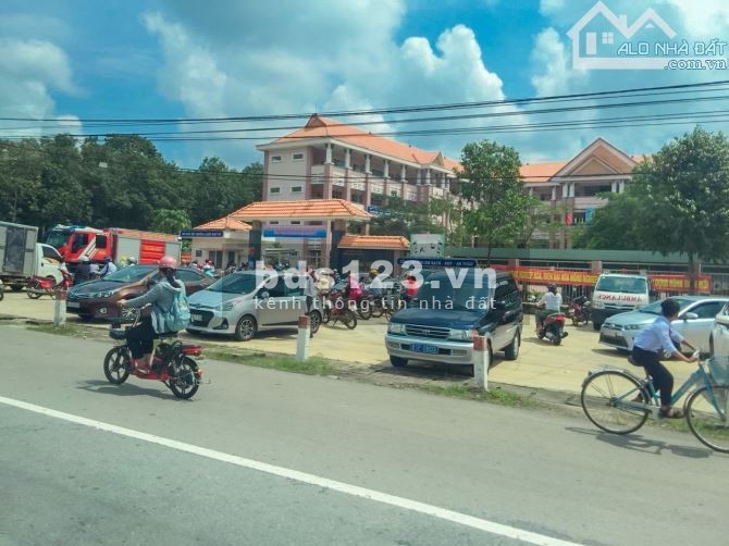 Bán 1144m² đất sào sẵn 75m² thổ cư, sổ sẵn sát Quốc lộ 13, ngay chợ đông đúc, giá rẻ chỉ 879 triệu