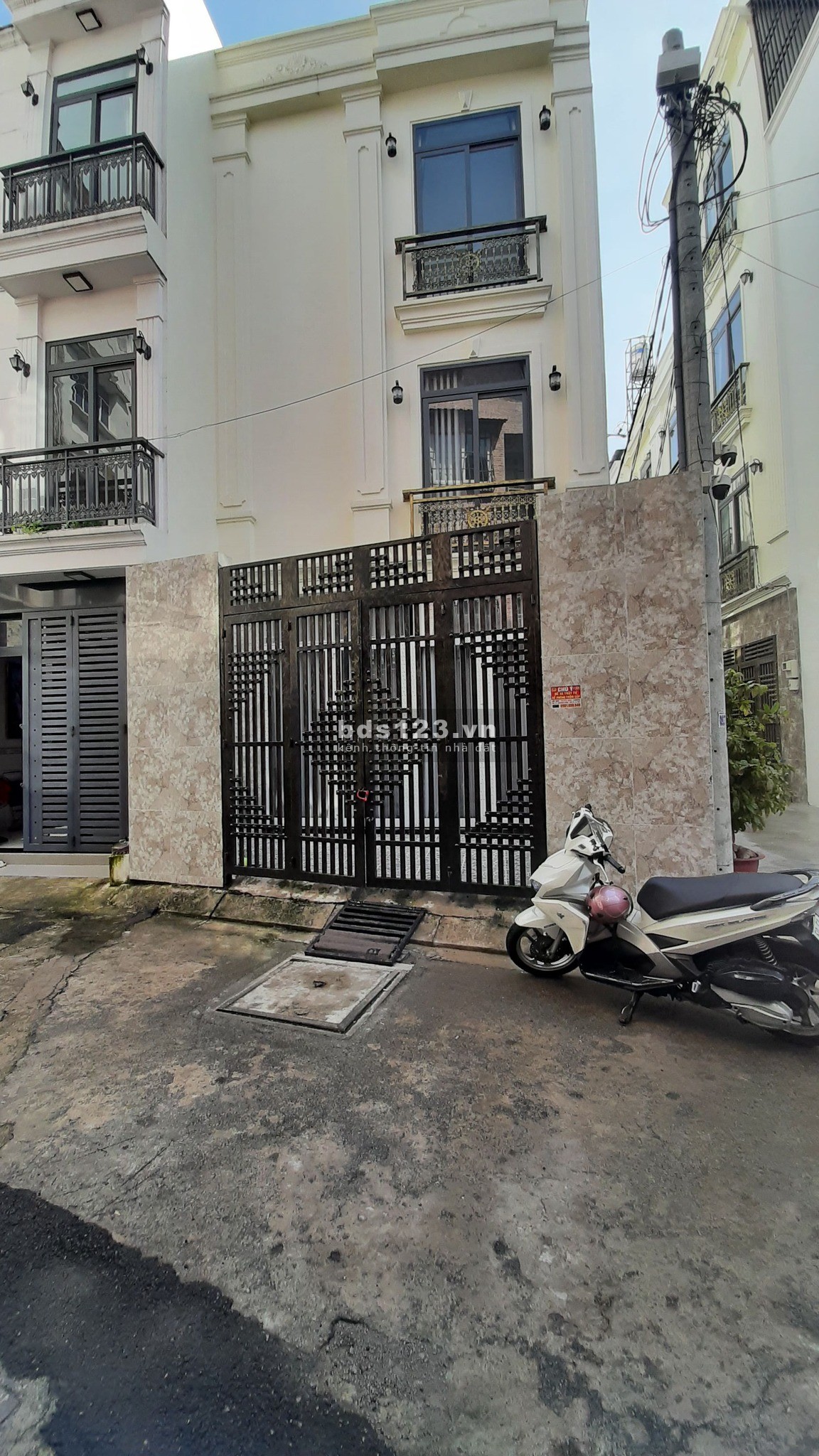 Bán nhà ngay đường Lê Trọng Tấn mới xây, giá rẻ chỉ 2 tỷ 450 triệu, hẻm ô tô vào đến nhà