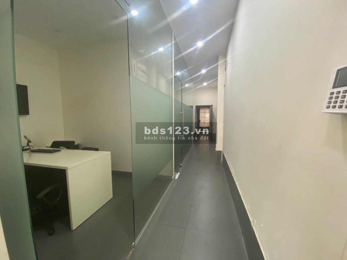 Cho thuê nhà mặt tiền số 235B Nguyễn Văn Cừ, Phường Nguyễn Cư Trinh, Quận 1