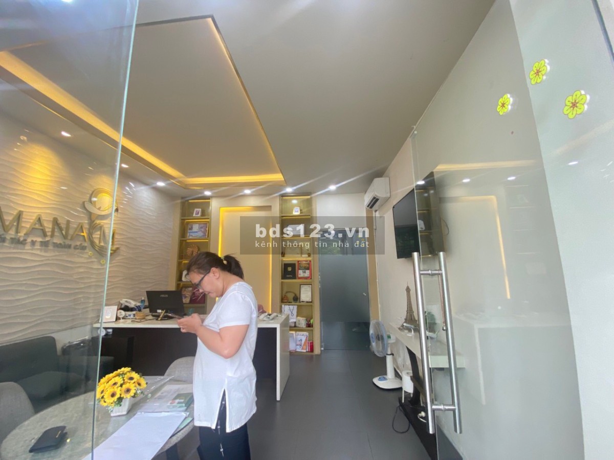 Cho thuê nhà mặt tiền số 235B Nguyễn Văn Cừ, Phường Nguyễn Cư Trinh, Quận 1