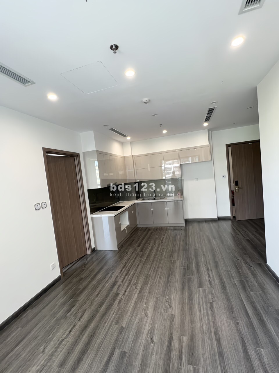 Bán gấp căn hộ cao cấp Tonkin 1 - 2n2wc tại Vinhomes Smartcity chỉ 50tr/m2