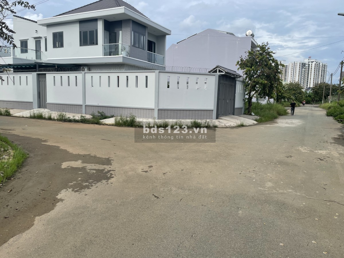Chính chủ cần bán 200m2 lô đất biệt thự nằm đường Liên Phường thành phố Thủ Đức