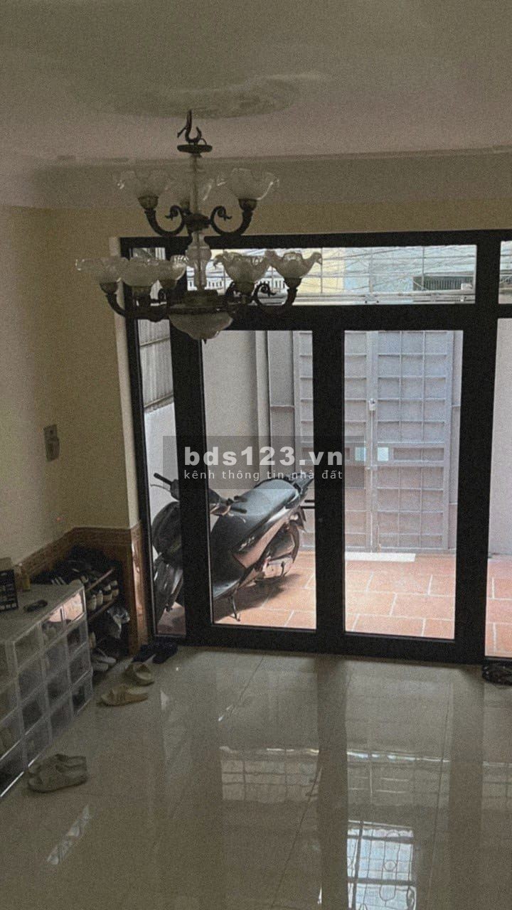 Cần bán nhà ở 184 đê Trần Khát Chân, 55m2, 4 tầng, 5 tỷ sổ đỏ nở hậu