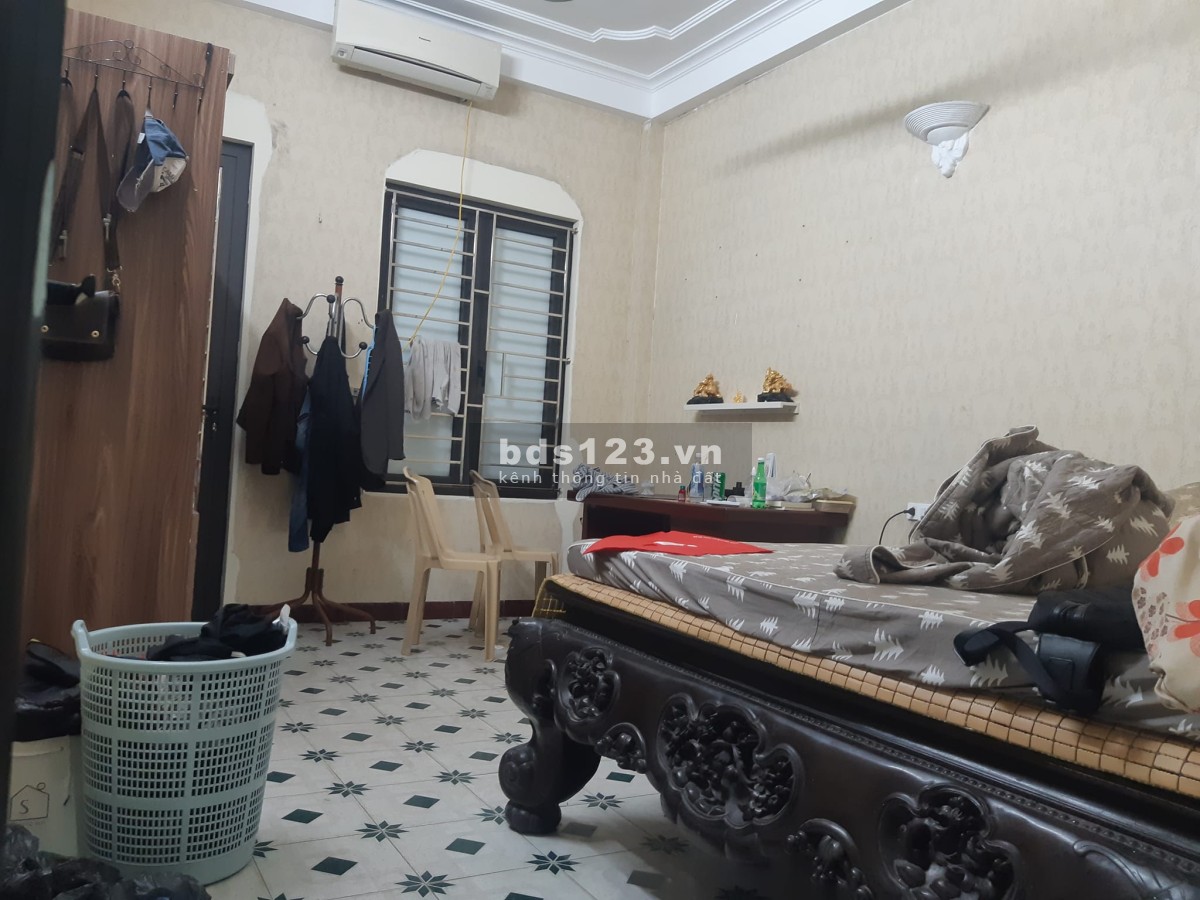 Cần bán nhà ở 184 đê Trần Khát Chân, 55m2, 4 tầng, 5 tỷ sổ đỏ nở hậu