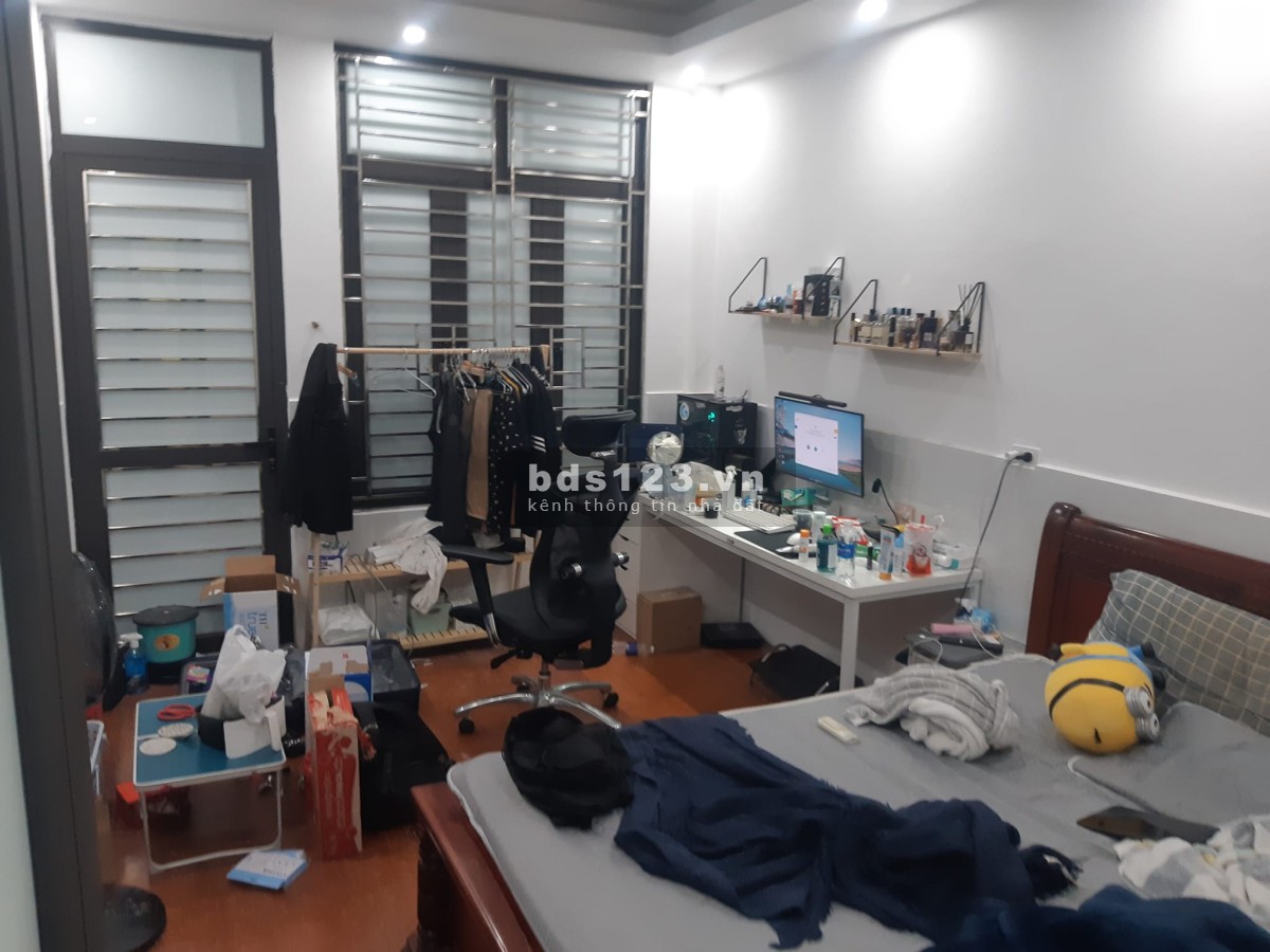 Cần bán nhà ở 184 đê Trần Khát Chân, 55m2, 4 tầng, 5 tỷ sổ đỏ nở hậu
