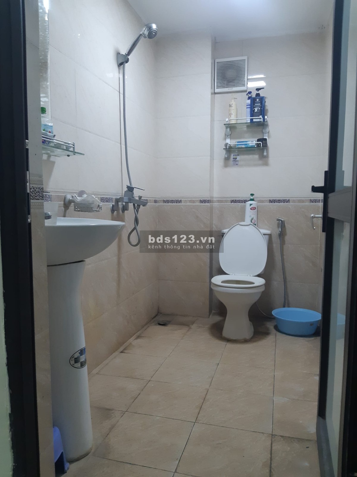 Cần bán nhà ở 184 đê Trần Khát Chân, 55m2, 4 tầng, 5 tỷ sổ đỏ nở hậu
