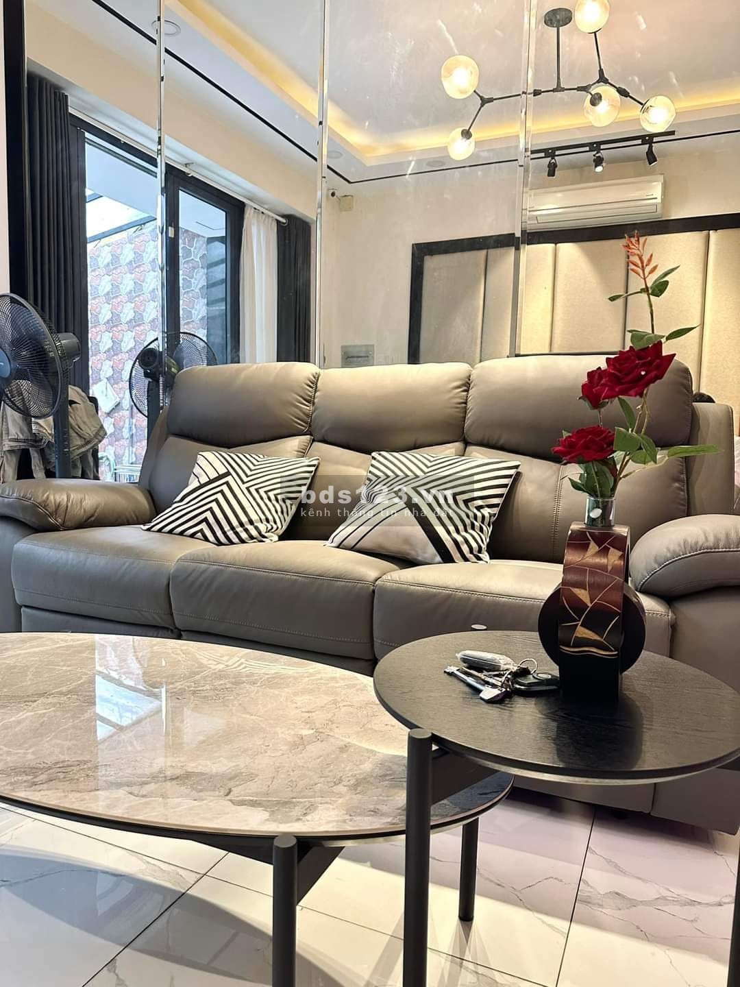 Bán nhà mặt tiền Nguyễn Xi, Bình Thạnh ,ô tô tận cửa ,Dt 81 m2, Giá 8.1 tỷ