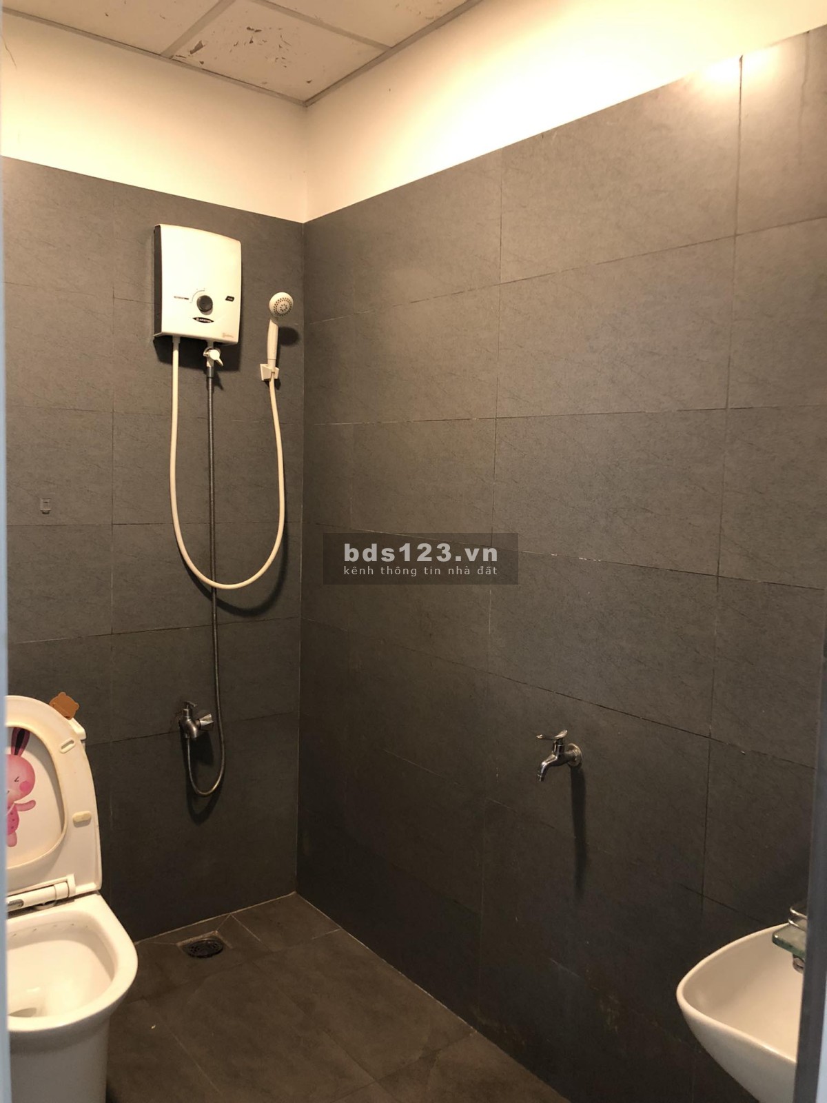 Cần cho thuê gấp Căn Hộ Vạn Độ Quận 4, Dt : 62 m2, 2PN, 1WC, Giá : 8.5 tr/th Nhà Có Nội Thất,