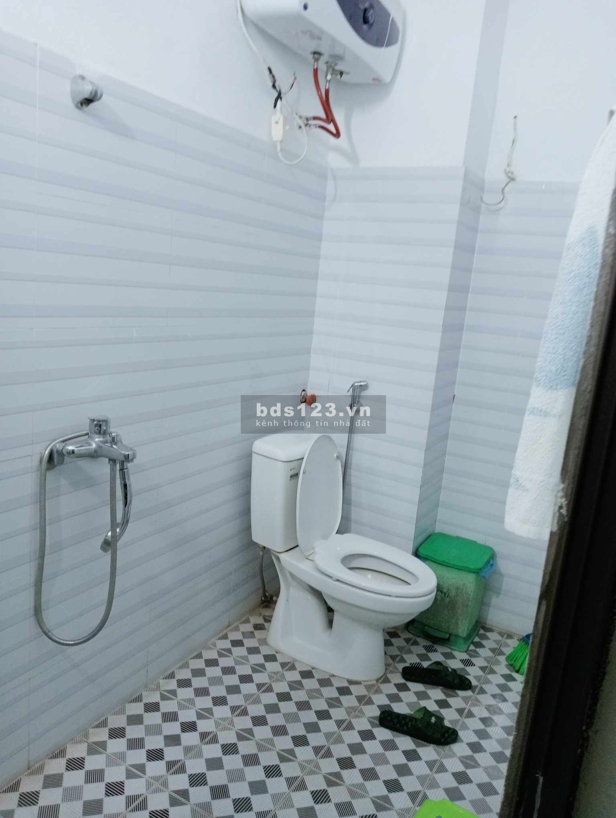 Rẻ bèo nhà Việt Hưng 55m, giá 2.95 tỷ, 5 tầng, nhà xây năm ngoái, cách ô tô 50m