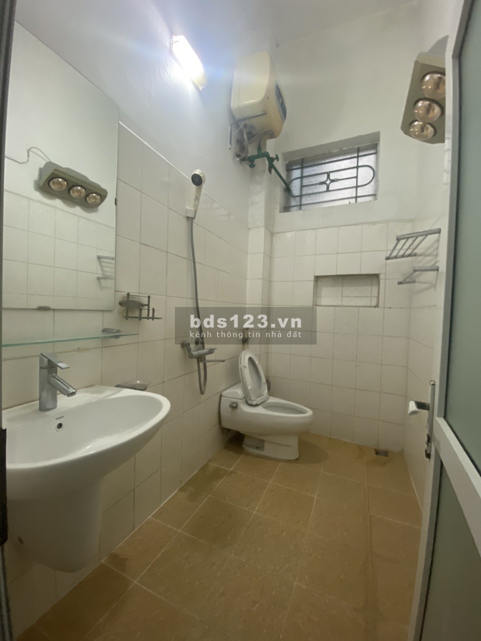 Cho thuê nhà gần bệnh viện đa khoa tỉnh, phường Liên Bảo. Diện tích 100m2