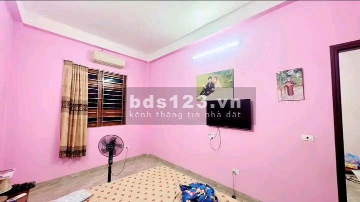 Thạch Bán, nhà đẹp dân xây 52m giá 4.8 tỷ, ngõ thẳng đẹp, nông, khu vực hót