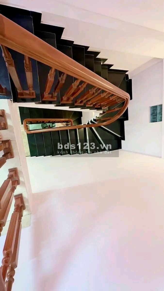 Thạch Bán, nhà đẹp dân xây 52m giá 4.8 tỷ, ngõ thẳng đẹp, nông, khu vực hót