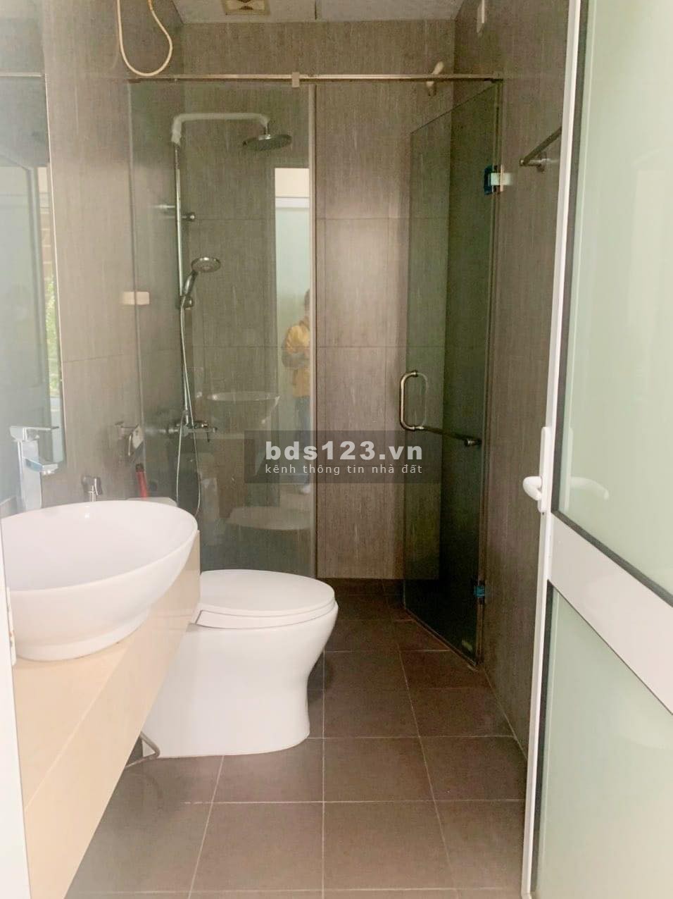 Cần bán 1 căn mặt đường Vũ Thạnh- đống đa.68m2 mặt tiền 6,6m NỞ HẬU chỉ 15,6 tỷ