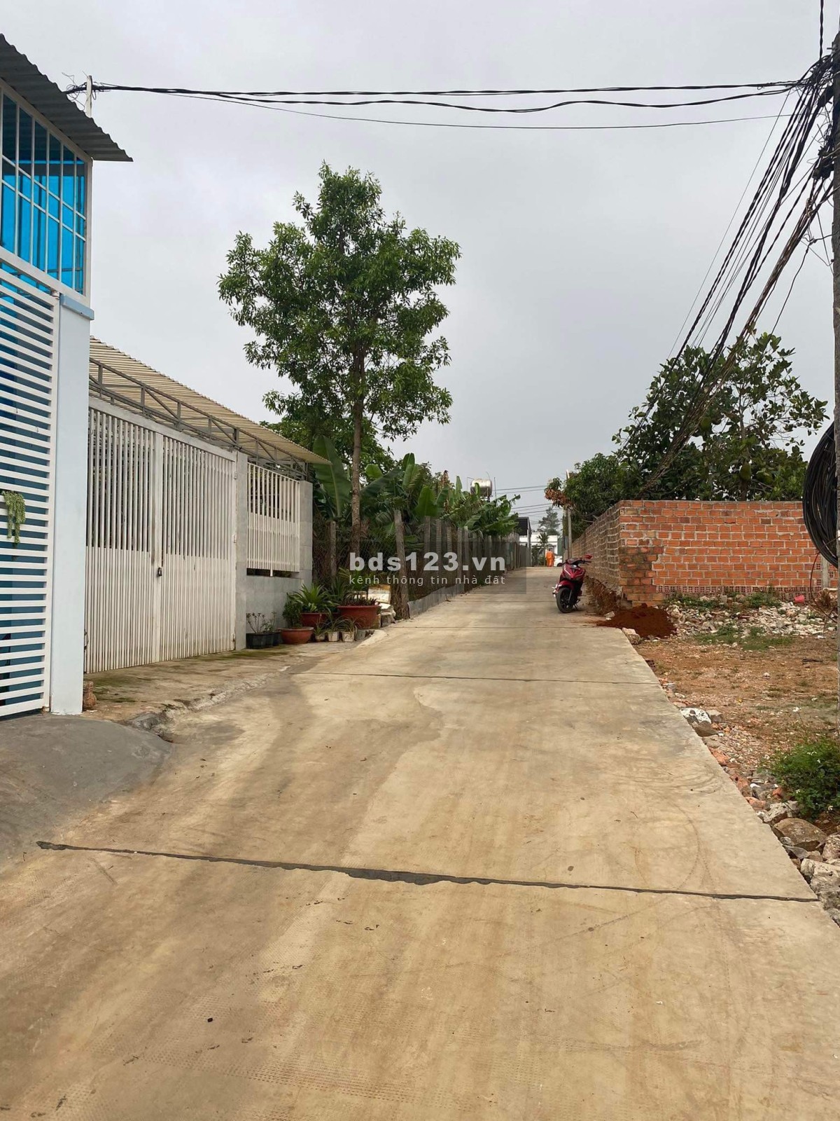Chính chủ bán đất không qua môi giới, pháp lý sổ đỏ đầy đủ, hẻm xe hơi thông thoáng
