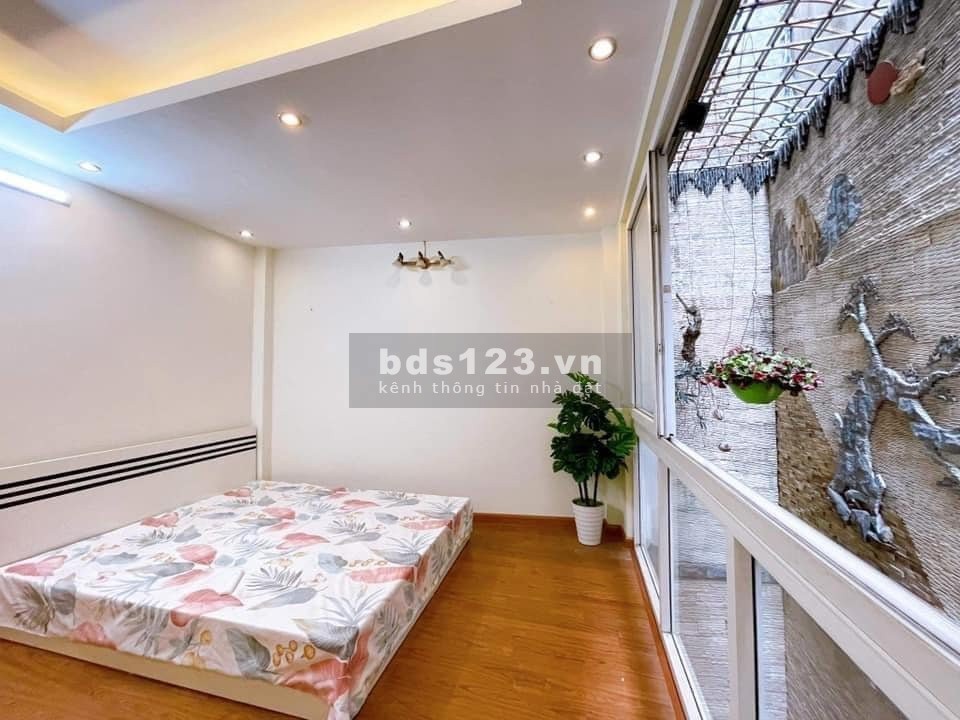 Bán nhà riêng tại Hào Nam, ra mặt phố chỉ 3 bước, DT 24m² x 5 tầng, giá 4,1 tỷ 0978974345