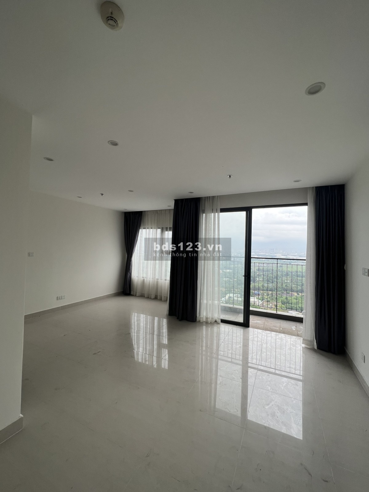 Bán căn hộ 2PN+ 69m2, giá bán 2.450 tỷ (BTP), siêu rẻ tại KĐT Vinhomes Grand Park Quận 9