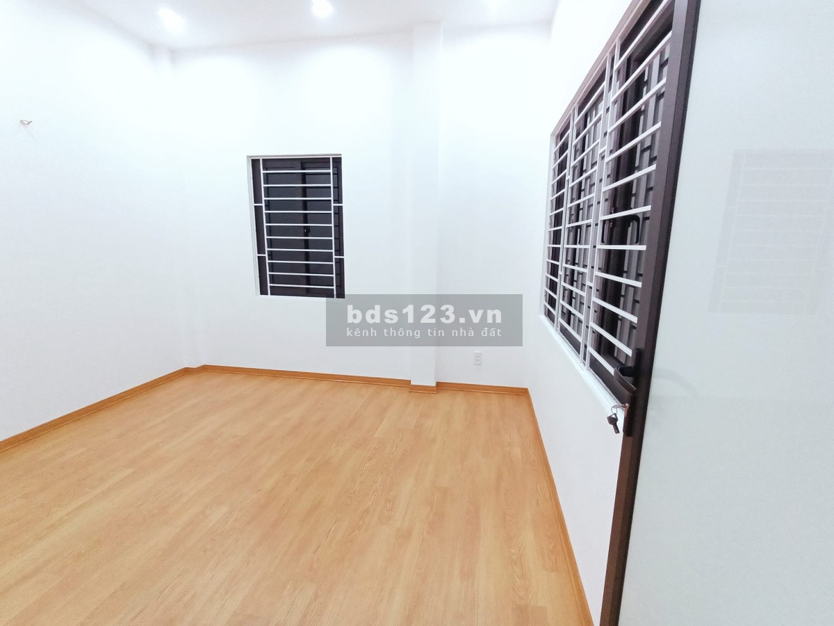 Bán nhà Bằng Liệt - Linh Đàm - Ngõ 61- nhà mới - 52m - ô tô đỗ cổng - Chỉ 4.15 tỷ