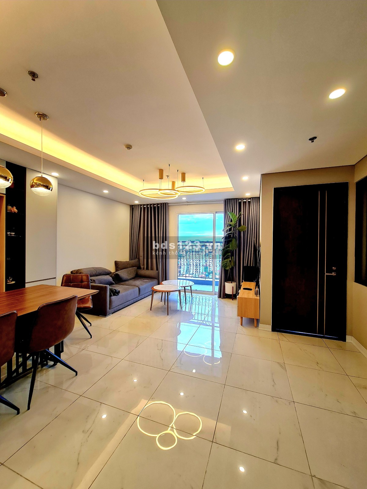 Thuê căn hộ 3PN dủ nội thất giữa lòng Thủ Đô & bể bơi & gym thoáng đã