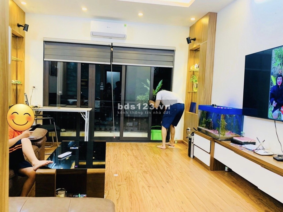 Chính chủ bán nhà 5 tầng – 6.5 tỷ thương lượng – Phố VIP Cầu Giấy – 1P ra bãi ô tô – Nhà đẹp ở ngay