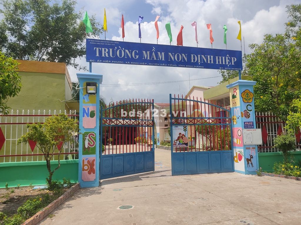 Bán đất lô góc DT 450m² FULL thổ cư, đường nhựa, gần bên KCN, chợ Định Hiệp