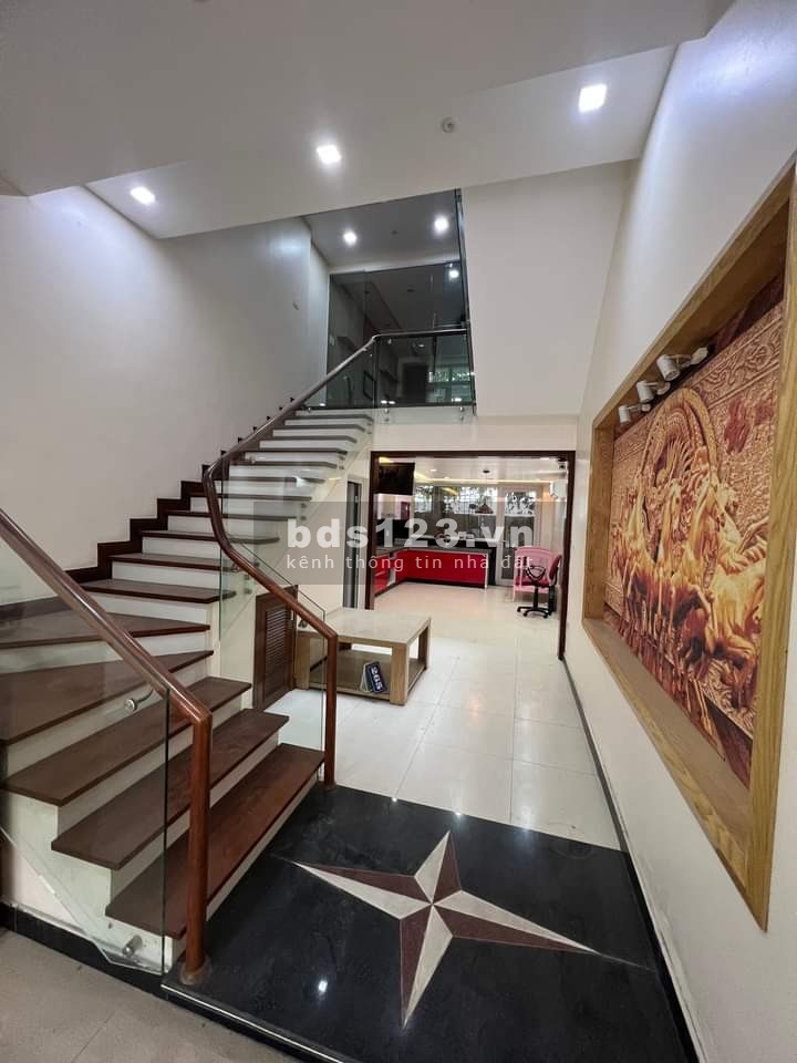 Cho thuê nguyên căn 4 tầng 60m2 đường Vũ Trọng Khánh ( 420 Lạch Tray) gần Văn Cao