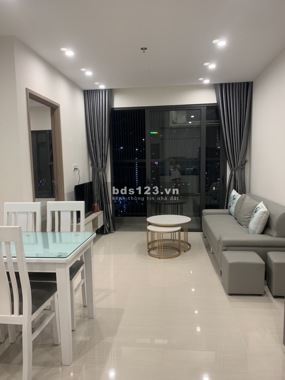 Bán căn hộ chung cư 2 ngủ full nội thất 2t170 Vinhomes Smart City