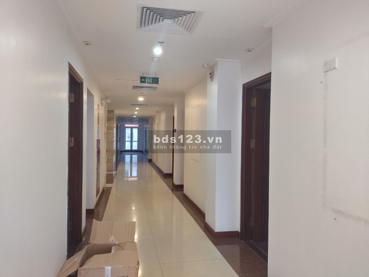 Tòa nhà ven hồ Tây. 571m2 x 5 tầng 2 hầm. Cho thuê mọi mô hình. Có cất lẻ theo từng tầng