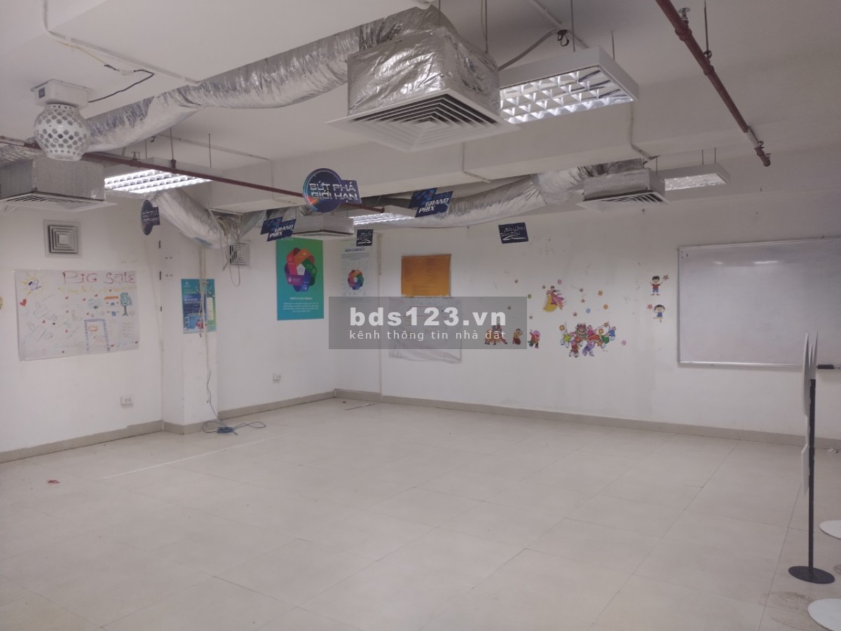 Tòa nhà ven hồ Tây. 571m2 x 5 tầng 2 hầm. Cho thuê mọi mô hình. Có cất lẻ theo từng tầng