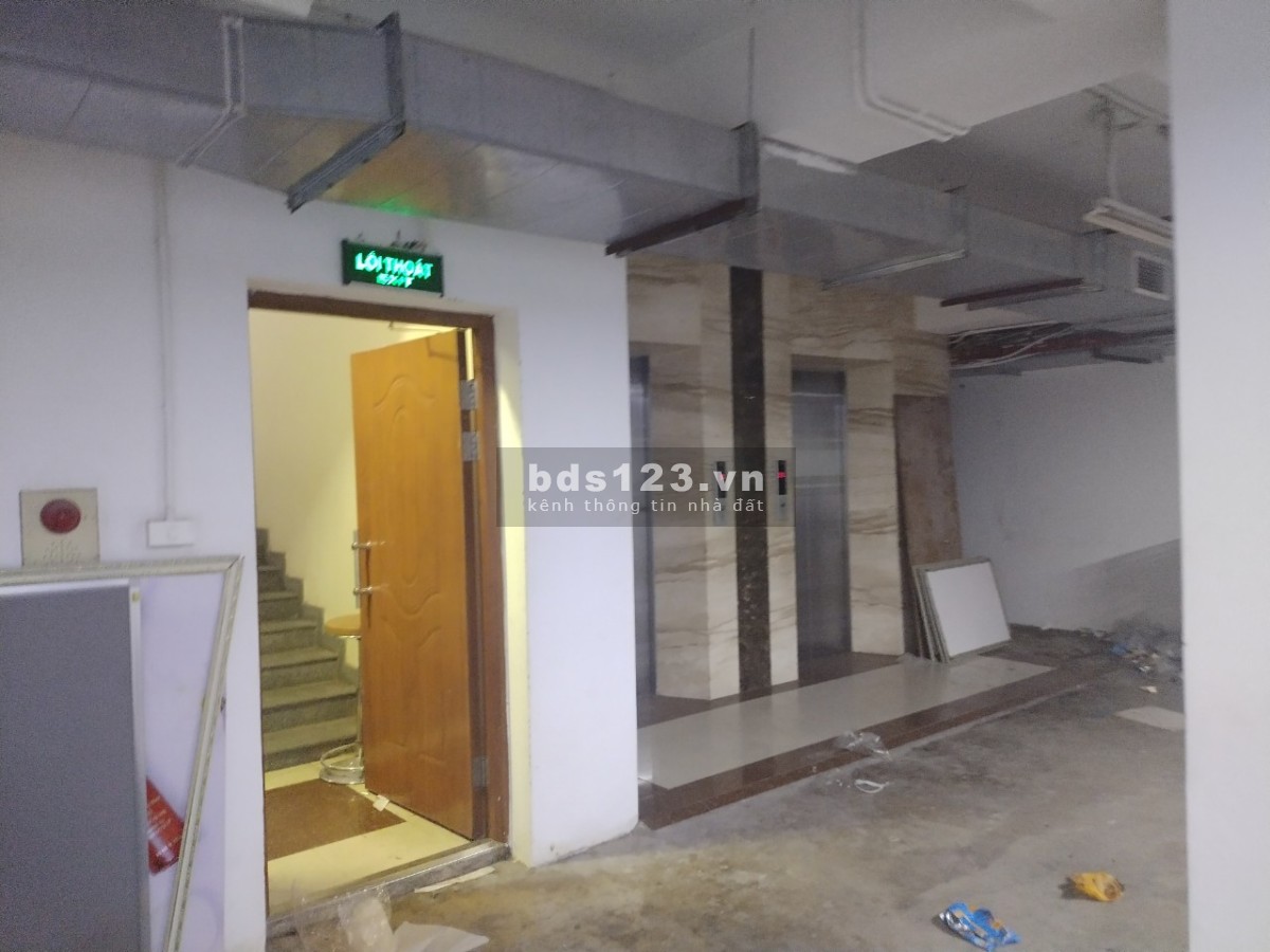 Tòa nhà ven hồ Tây. 571m2 x 5 tầng 2 hầm. Cho thuê mọi mô hình. Có cất lẻ theo từng tầng
