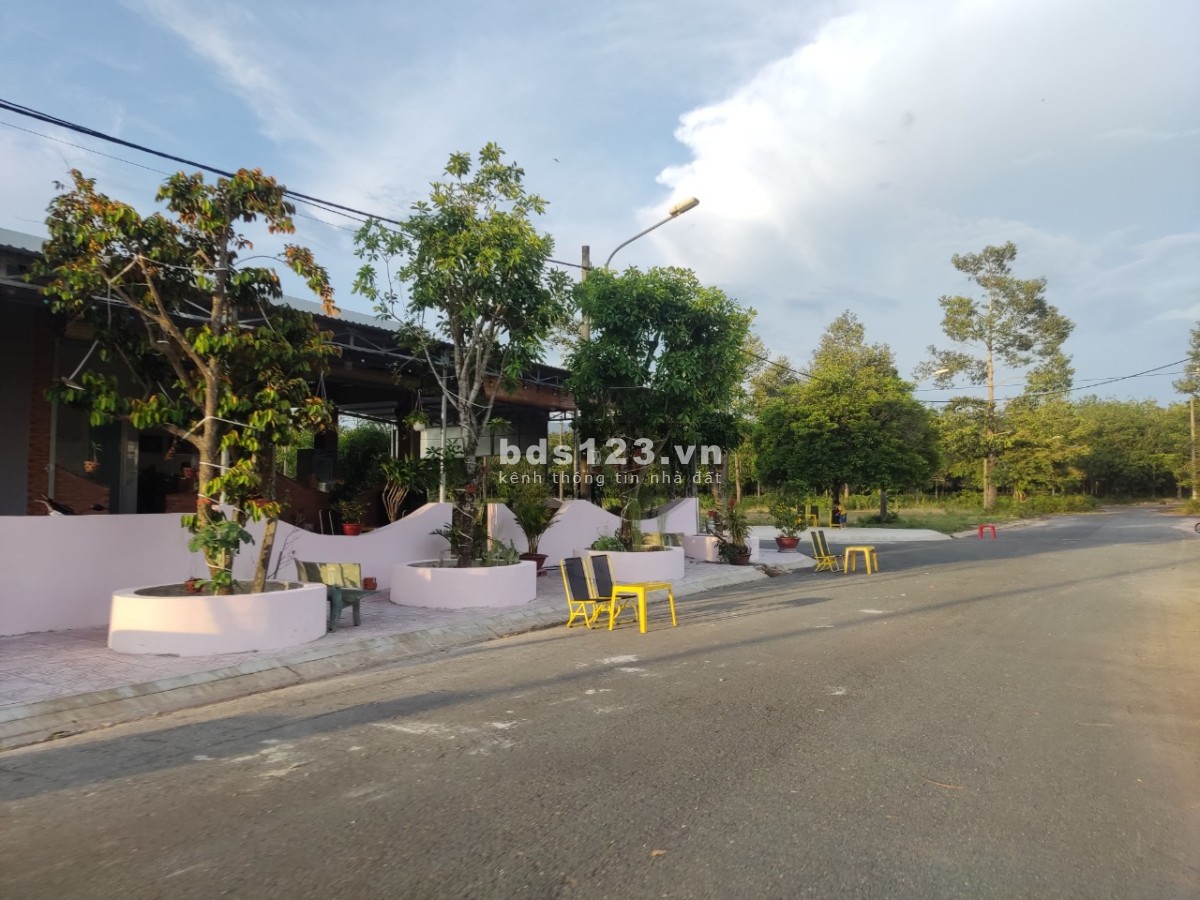 Bán đất lô góc DT 450m² FULL thổ cư, đường nhựa, gần bên KCN, chợ Định Hiệp