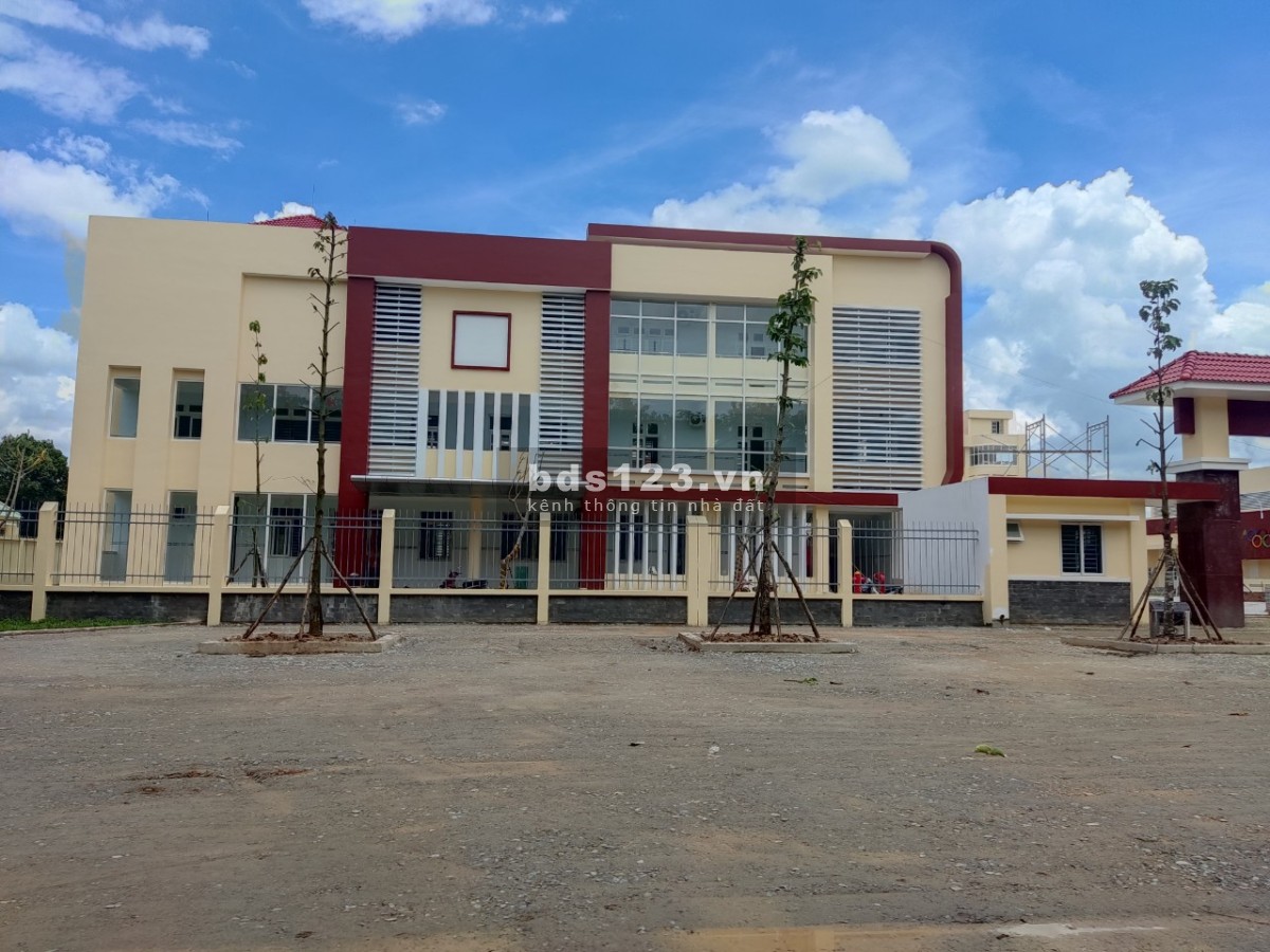 Bán đất lô góc DT 450m² FULL thổ cư, đường nhựa, gần bên KCN, chợ Định Hiệp