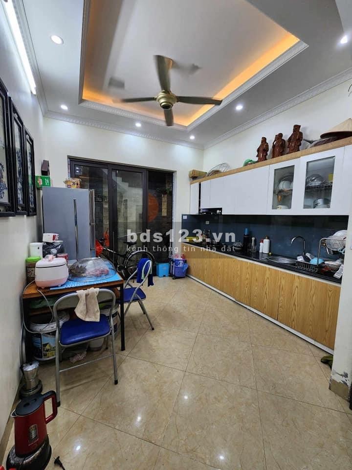 Bán nhà mặt phố VIP, 60m² x 5 tầng, giá 13 tỷ, sổ đỏ nở hậu, vị trí đẹp, ô tô kinh doanh ngày đêm