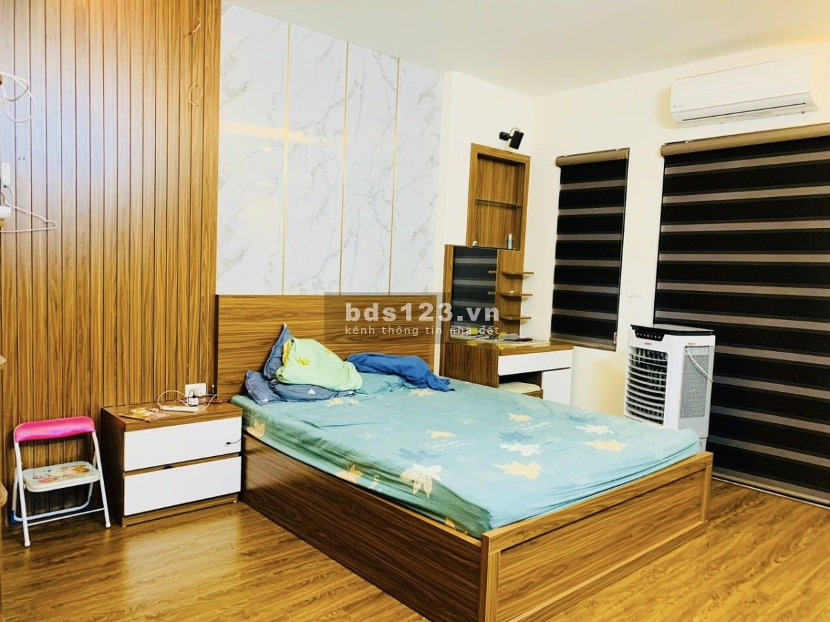 Chính chủ bán nhà 5 tầng – 6.5 tỷ thương lượng – Phố VIP Cầu Giấy – 1P ra bãi ô tô – Nhà đẹp ở ngay