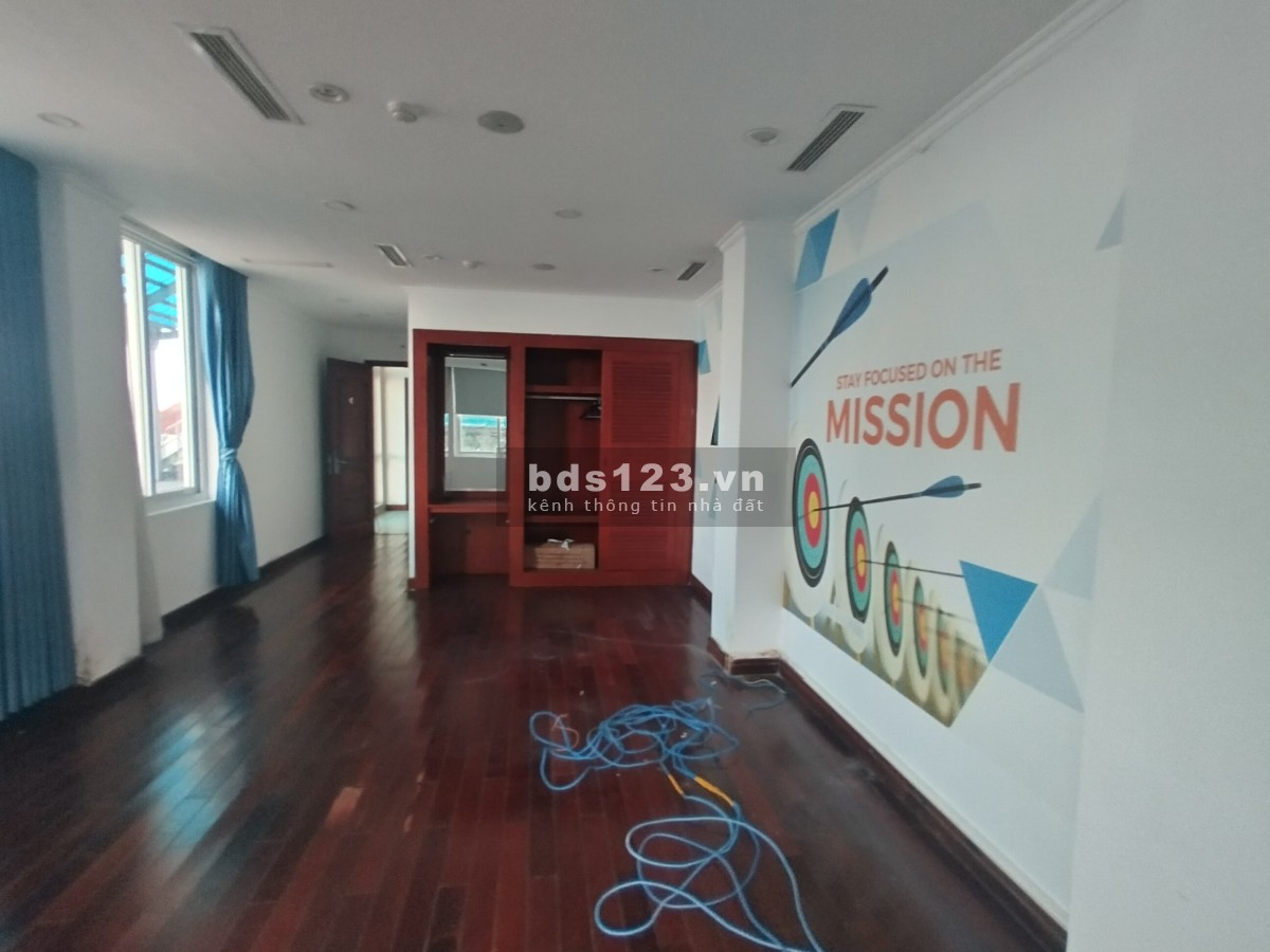 Tòa nhà ven hồ Tây. 571m2 x 5 tầng 2 hầm. Cho thuê mọi mô hình. Có cất lẻ theo từng tầng