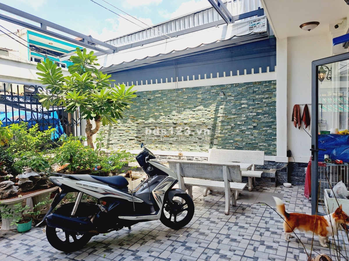 Bán nhà sân vườn, Nguyễn Súy, Tân Phú, 110m2, 3 tầng, chỉ 8 tỷ.