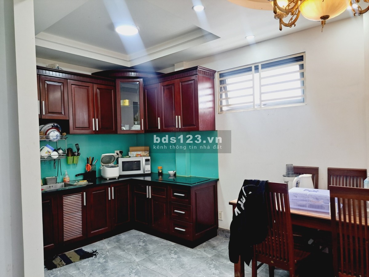Bán nhà sân vườn, Nguyễn Súy, Tân Phú, 110m2, 3 tầng, chỉ 8 tỷ.