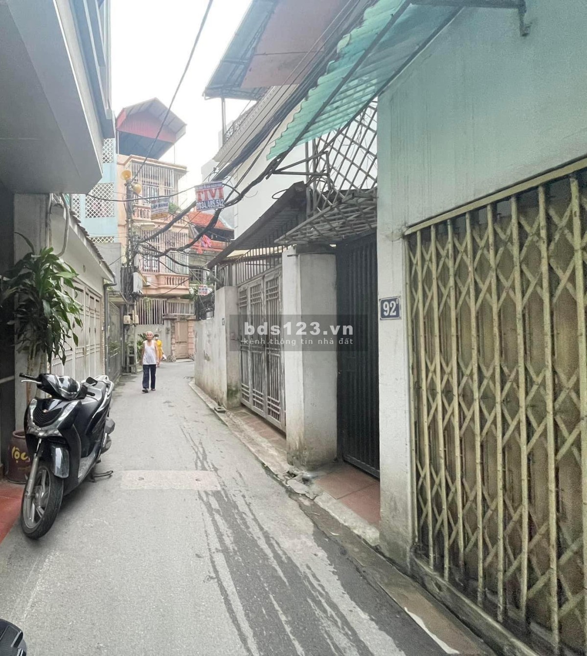 Cần bán căn nhà 52m2, mặt tiền 4.6m, 5 tầng dân xây mới, giá 5,6 tỷ, đường Nguyễn Văn Cừ