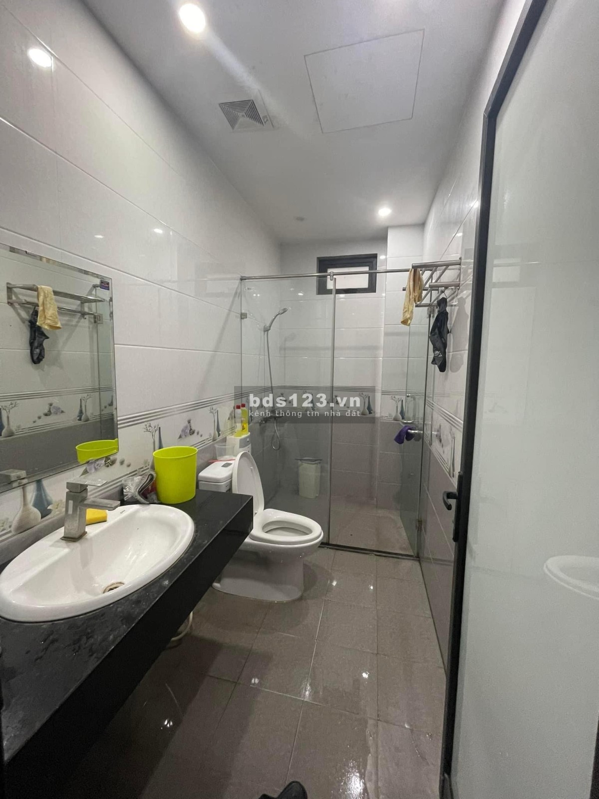 Cần bán căn nhà 52m2, mặt tiền 4.6m, 5 tầng dân xây mới, giá 5,6 tỷ, đường Nguyễn Văn Cừ