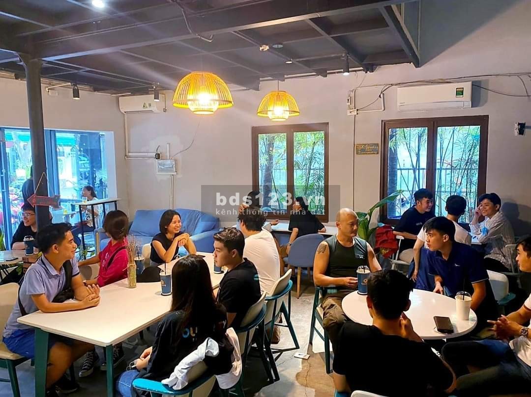 Thủ Đức - sang mặt bằng 9x10m, 1 trệt 1 lầu, máy lạnh, có phòng ở