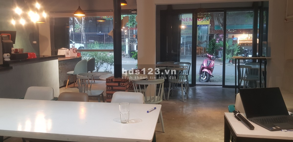 Thủ Đức - sang mặt bằng 9x10m, 1 trệt 1 lầu, máy lạnh, có phòng ở