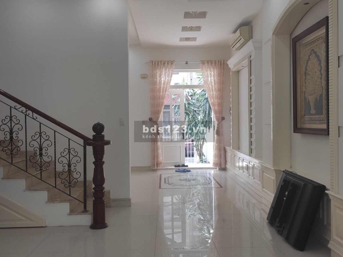 Cho thuê nhà đẹp Quận 7 Phú Mỹ Hưng 7m*19m giá 36tr/tháng (Xem hình)