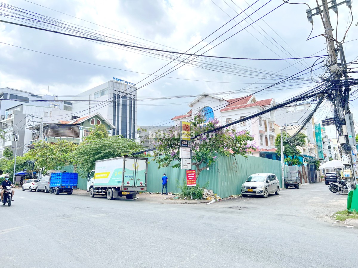Bán lô đất hiếm 3 mặt tiền 30x30m đường 25m tại 793 Kiều Đàm Quận 7